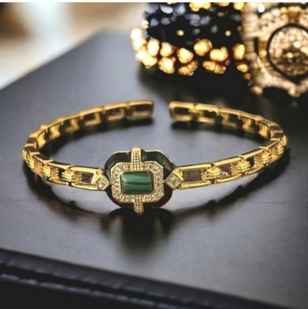 Gold Tone Bracelet with Green Stone Accent
